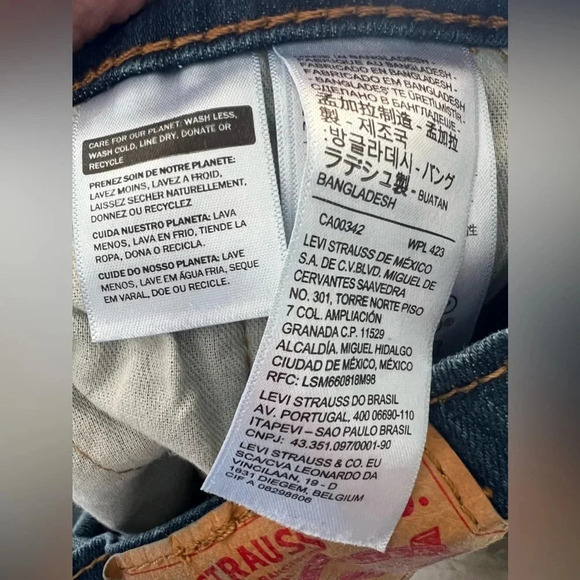 Levi's Classic 505 Jean Shorts Dark Wash - Size 32 - Picture 2 of 3